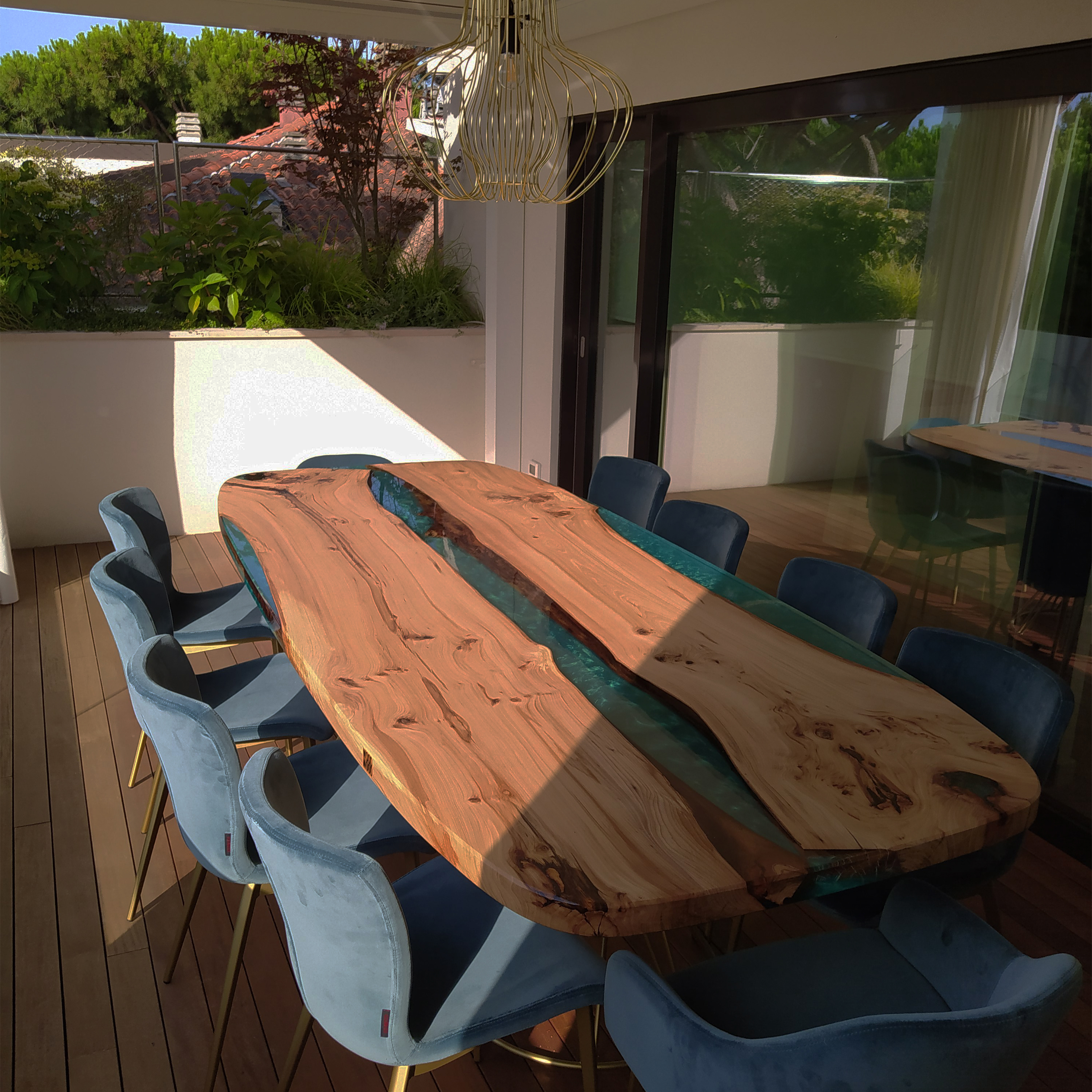 tavolo-in-legno-e-resina-olmo-circus