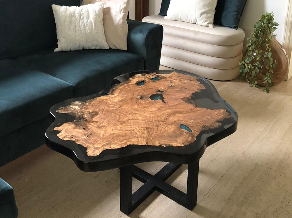 Esclusivo Tavolino in Ulivo e Resina